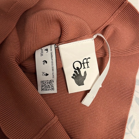 Off-White Top. - Picture 6 of 9